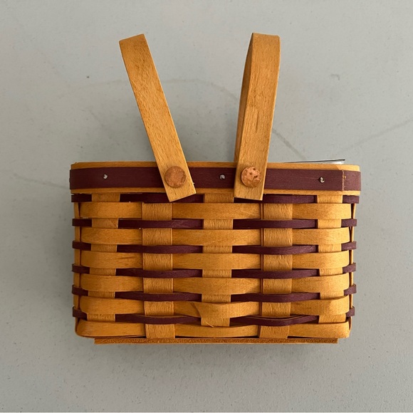 Longaberger 1998 Picture Perfect Sweetheart Basket w/purple accent weaves - Picture 3 of 9